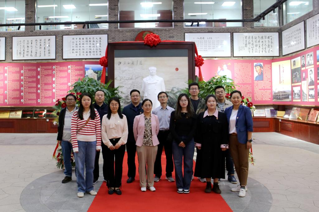 公司党委理论学习中心组（扩大）赴新泰进行实地参观考察学习